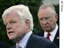 Sen. Edward Kennedy, (l), talks to reporters outside  the White House, 8 Jan 2007