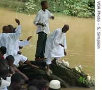 Children join masquerade in Oshogbo, Nigeri, 31 Aug 2007 