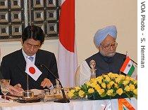 Japanese Prime Minister Shinzo Abe (l) and Indian Prime Minister Manmohan Singh (r) sign a a href=