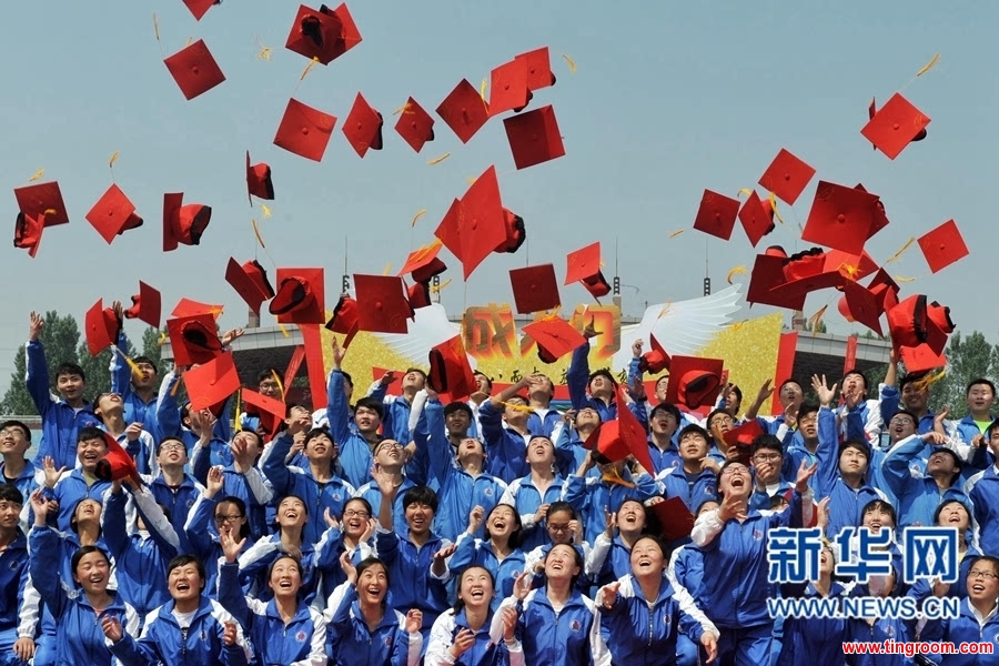 The Youth Day seems also a good chance to swear oaths for 18-year-old youngsters --  as the age divides teenage and adulthood in China.