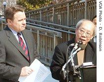 Congressman Chris Smith (l) with Vietnamese democracy activist Doan Viet Hoat at the Capitol Hill news conference in Washington, 14 a href=