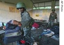 Sri Lankan soldiers sort the a href=