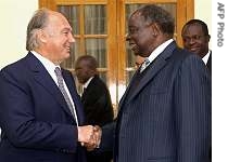 Kenya's President Mwai Kibaki (R) receiving Aga Khan at the State House in Nairobi, 13 Aug 2007