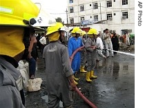 Emergency services flush a street after a car bomb blast in Karbala, Iraq 14 Apr 2007