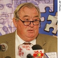 Richard Leakey, head the Kenya chapter of Transparency International briefing journalists in Nairobi, Kenya, 21 Aug 2007