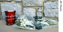 Makeshift memorial including candle and flowers in front of Norris Hall on campus of Virginia Tech University, 17 Apr 2007 