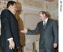 Russian President Vladimir Putin, right, greets Venezuelan President Hugo Chavez during their meeting in the Novo-Ogaryovo residence outside Moscow, 28 June 2007