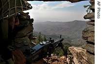 A Pakistani soldier keeps position inside a bunker as he monitors Pakistan-Afghanistan border at Kundi Gar post (16 Dec 2006 photo)