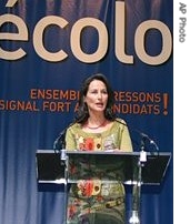 French Socialist presidential candidate Segolene Royal delivers her speech before signing the 'Pacte Ecologique' or a href=