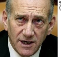 Israeli PM Ehud Olmert pauses during the weekly cabinet meeting in Jerusalem, 1 Feb 2006