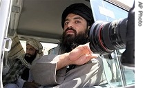 Taleban representatives head to Afghan Red Crescent Society in Gazni province where discussions on hostages are being held, 28 Aug 2007