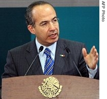 Mexican President Felipe Calderon (file photo) 