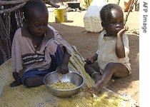 Somali refugee children eating a portion of a href=