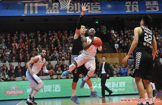 Liaoning have suffered their second loss in the CBA finals, going down to Sichuan 104-109 in Chengdu, March 16, 2016.