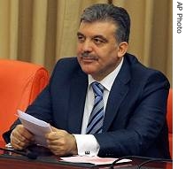 Turkish FM Abdullah Gul, is seen after a vote for presidential elections in Parliament in Ankara, 06 May 2007