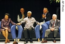 Former South African President Nelson Mandela, flanked from left, by his wife Graca Machel, British singer Peter Gabriel, British entrepreneur Richard Branson and former U.S. President Jimmy Carter, 18 July 2007